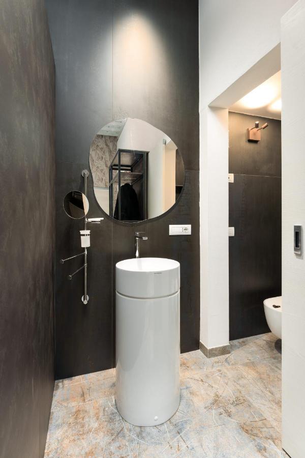 F1Rst Suite Apartment & Spa Florens Exteriör bild