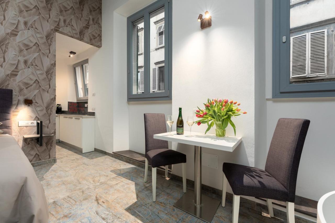 F1Rst Suite Apartment & Spa Florens Exteriör bild